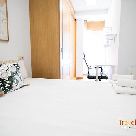 Bright Entire Apartment- Gp 1A 圣地亚哥－德孔波斯特拉 外观 照片